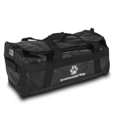 Svart reisebag med Dyrebeskyttelsen Norge logo